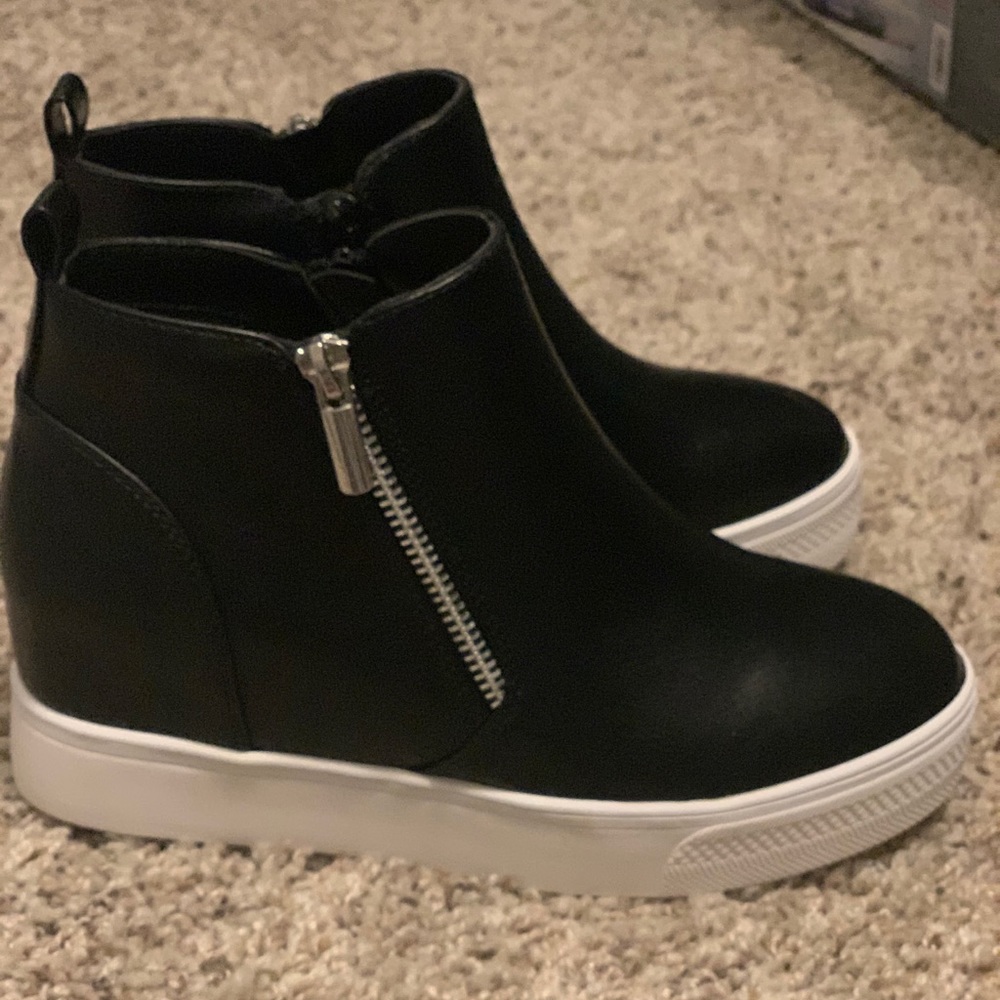 Wedge sneakers
